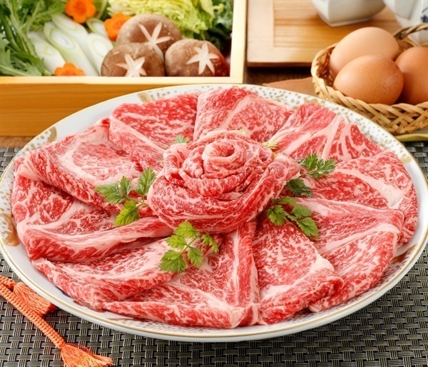 肉の目利きが厳選！「相模牛」すき焼き用肩ロース４００ｇ